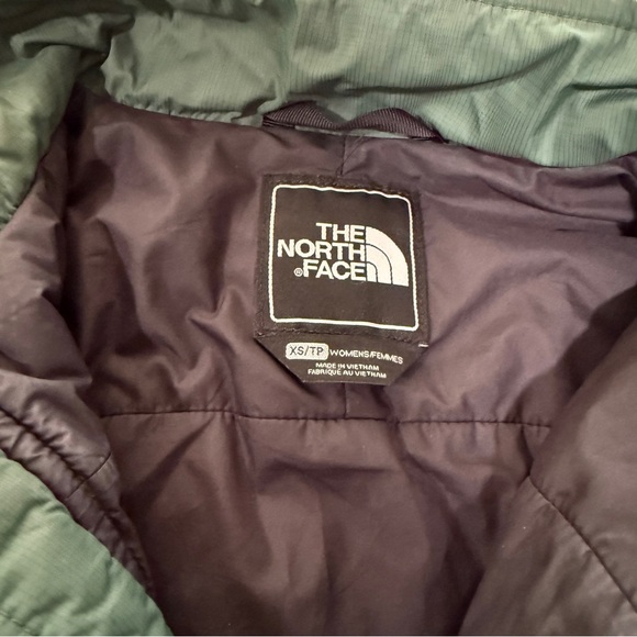 The North Face Women’s Green Jacket - Picture 5 of 9